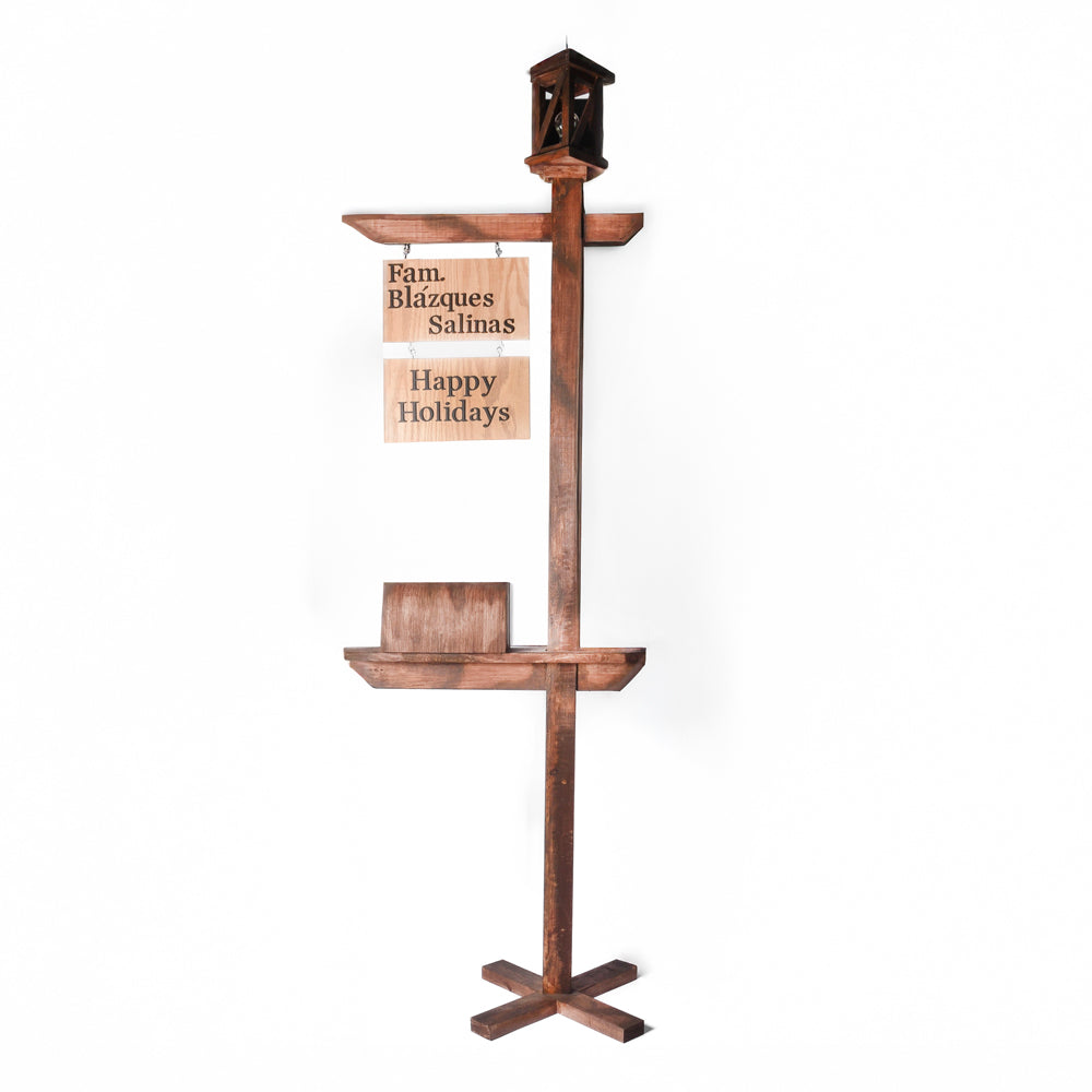 FAROL DE MADERA CON BUZON Y NOMBRE PERSONALIZADO MED:230 CM ALTO